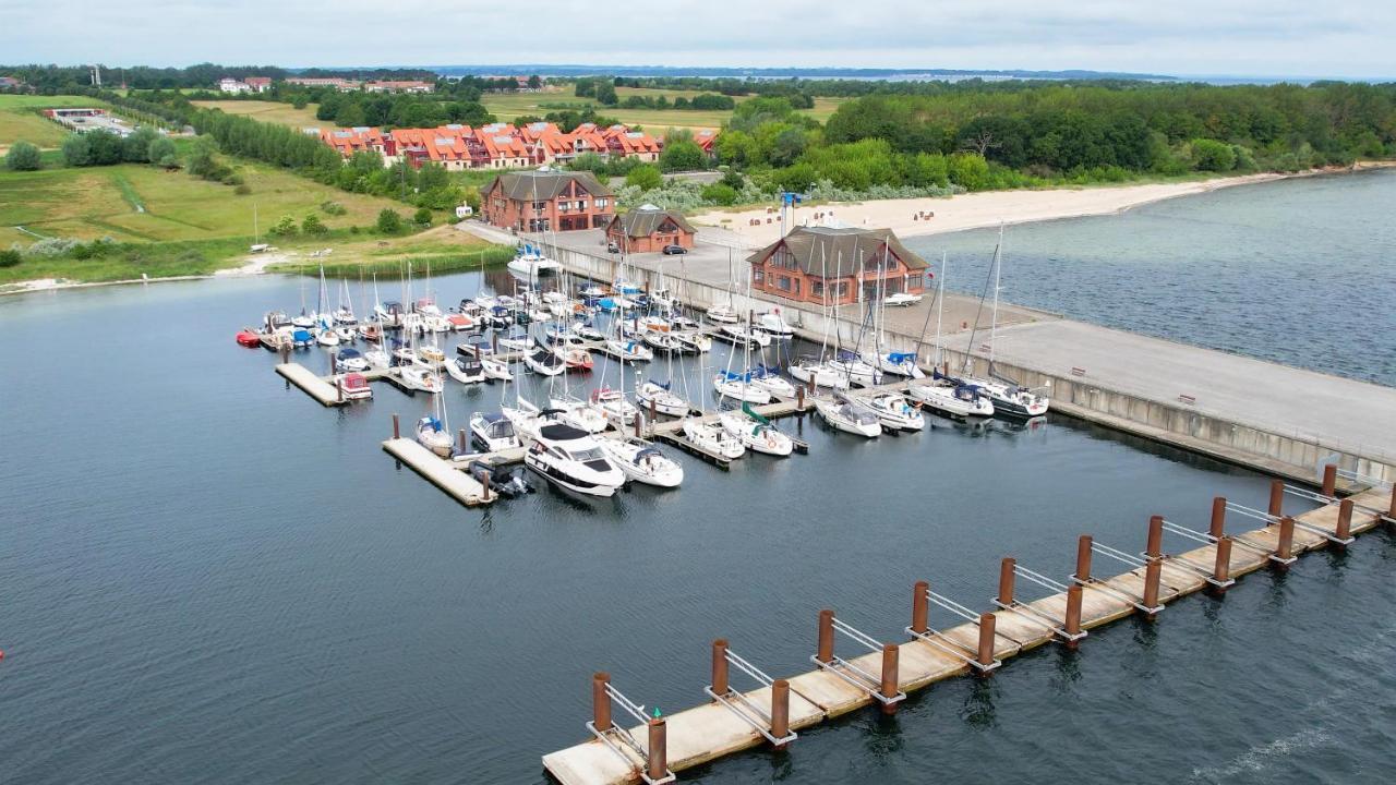 Bades Huk Ferien-resort * Hohenkirchen (Nordwestmecklenburg)